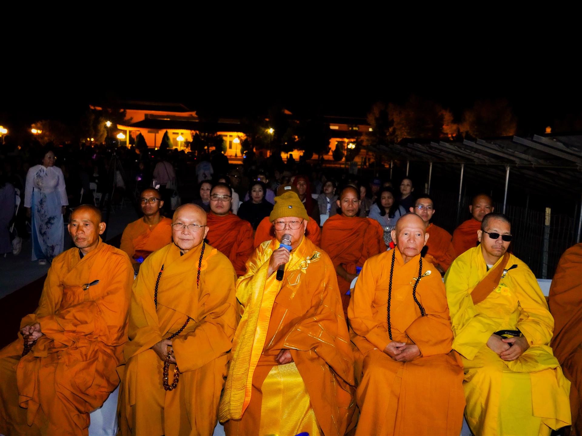 Đêm Hoa Đăng – 009
