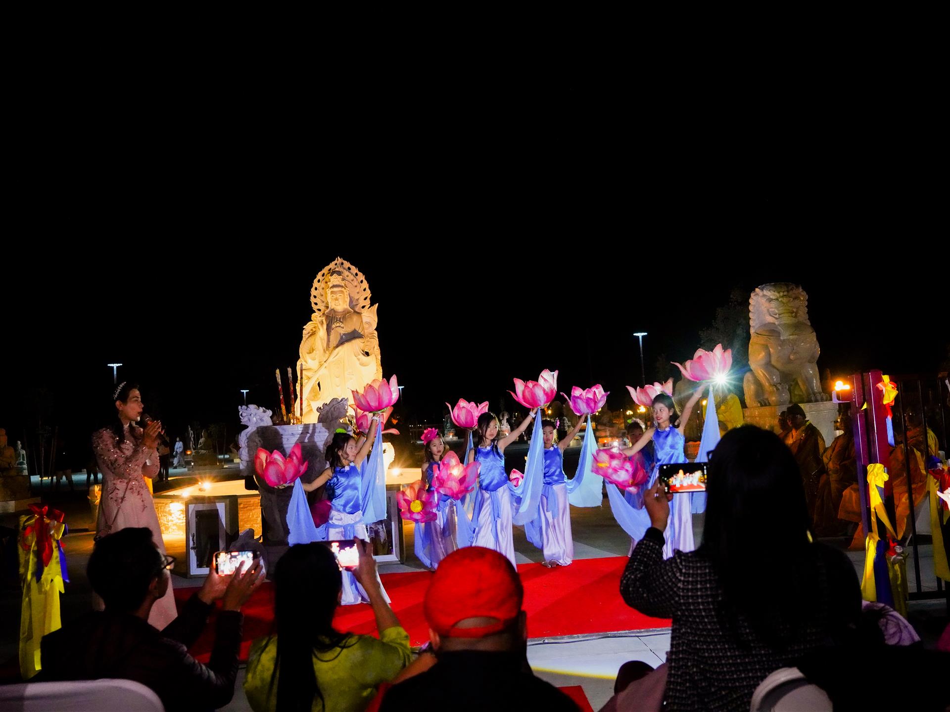 Đêm Hoa Đăng – 064